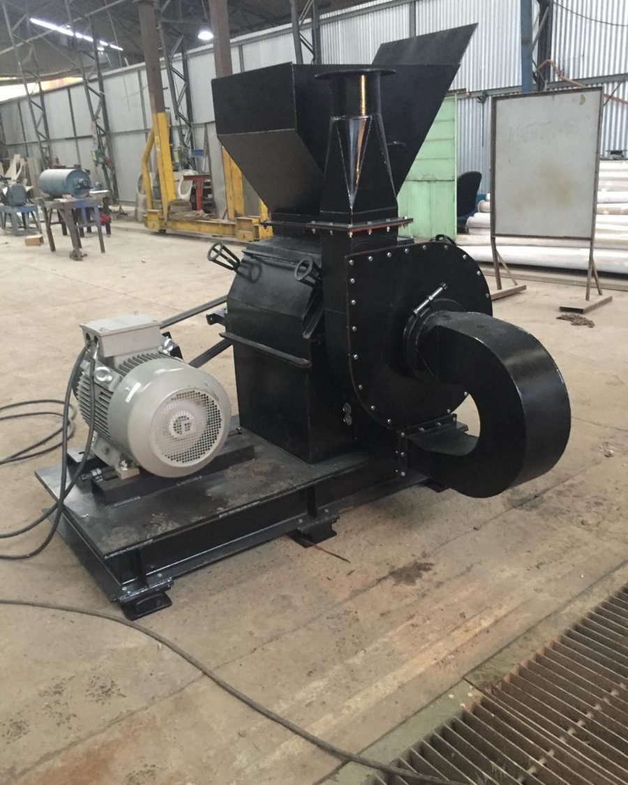 Molino de martillos con motor eléctrico terminado en taller