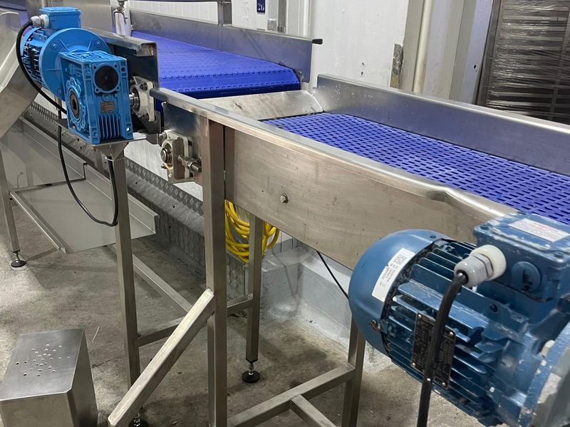 Cinta transportadora de banda modular con motorreductor