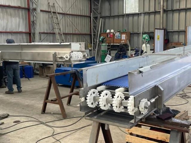 Cintas transportadoras de banda modular en taller